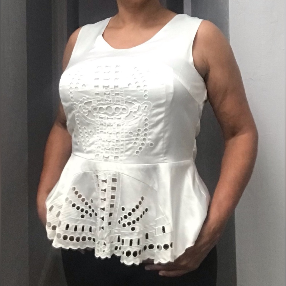Brand Adiva top. Size Large. Color white.